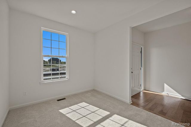 29128 Myles Andrew Drive, South Lyon, MI 48178