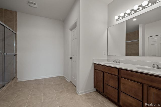 29128 Myles Andrew Drive, South Lyon, MI 48178