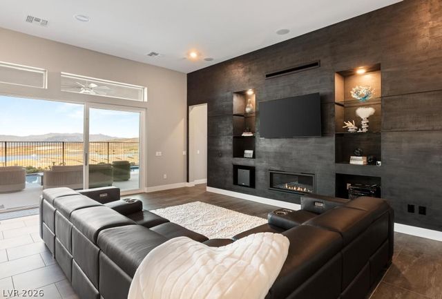 36 Thorn Creek Street, Henderson, NV 89011