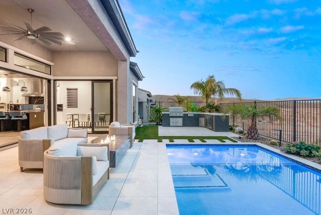 36 Thorn Creek Street, Henderson, NV 89011