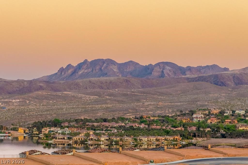 Image 13 of property listing at 36 Thorn Creek Street, Henderson, NV 89011