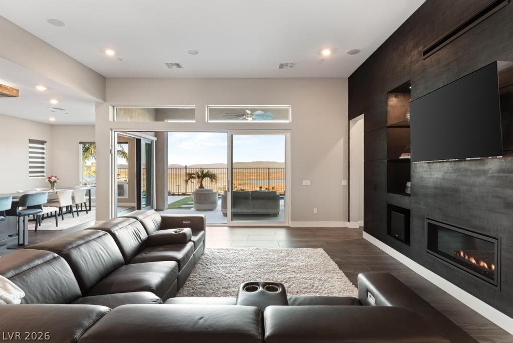 Image 2 of property listing at 36 Thorn Creek Street, Henderson, NV 89011