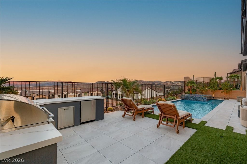 Image 55 of property listing at 36 Thorn Creek Street, Henderson, NV 89011