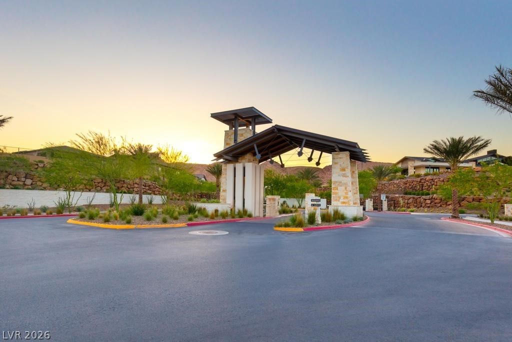 Image 58 of property listing at 36 Thorn Creek Street, Henderson, NV 89011