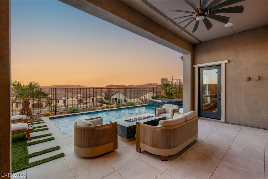 Image 7 of property listing at 36 Thorn Creek Street, Henderson, NV 89011