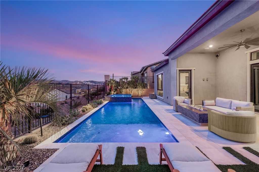 Image 9 of property listing at 36 Thorn Creek Street, Henderson, NV 89011