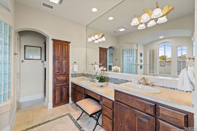 204 Paradise Point, Boerne, TX 78006