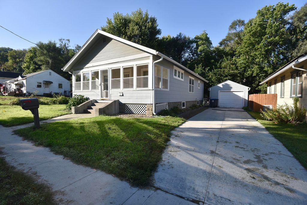 12 MARIAN Avenue, Council Bluffs, IA 51503