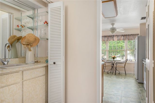 101 W Park Shores Circle 2W, Vero Beach, FL 32963
