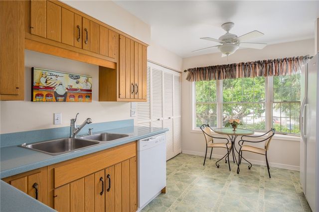 101 W Park Shores Circle 2W, Vero Beach, FL 32963