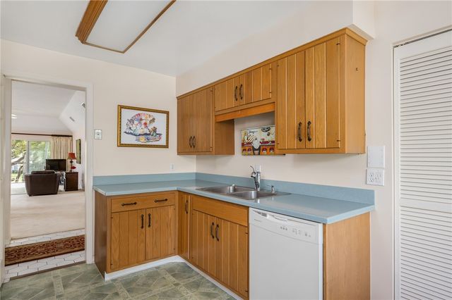 101 W Park Shores Circle 2W, Vero Beach, FL 32963