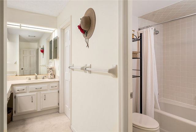 101 W Park Shores Circle 2W, Vero Beach, FL 32963