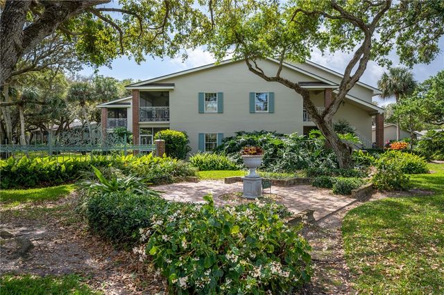 101 W Park Shores Circle 2W, Vero Beach, FL 32963