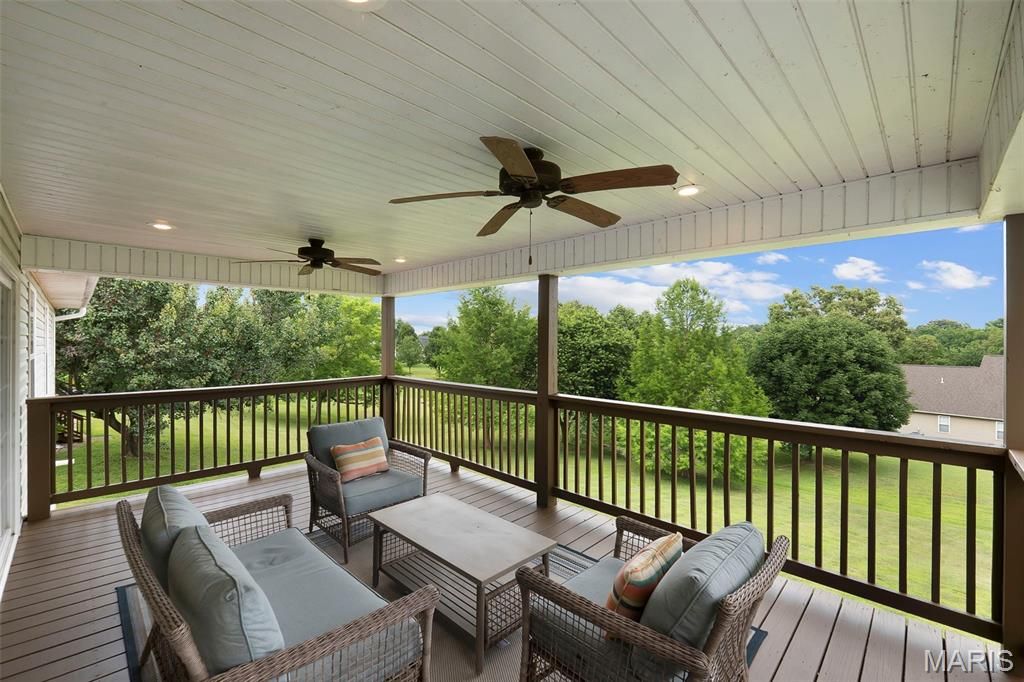 Image 11 of property listing at 100 Stull Drive, Benton, MO 63736