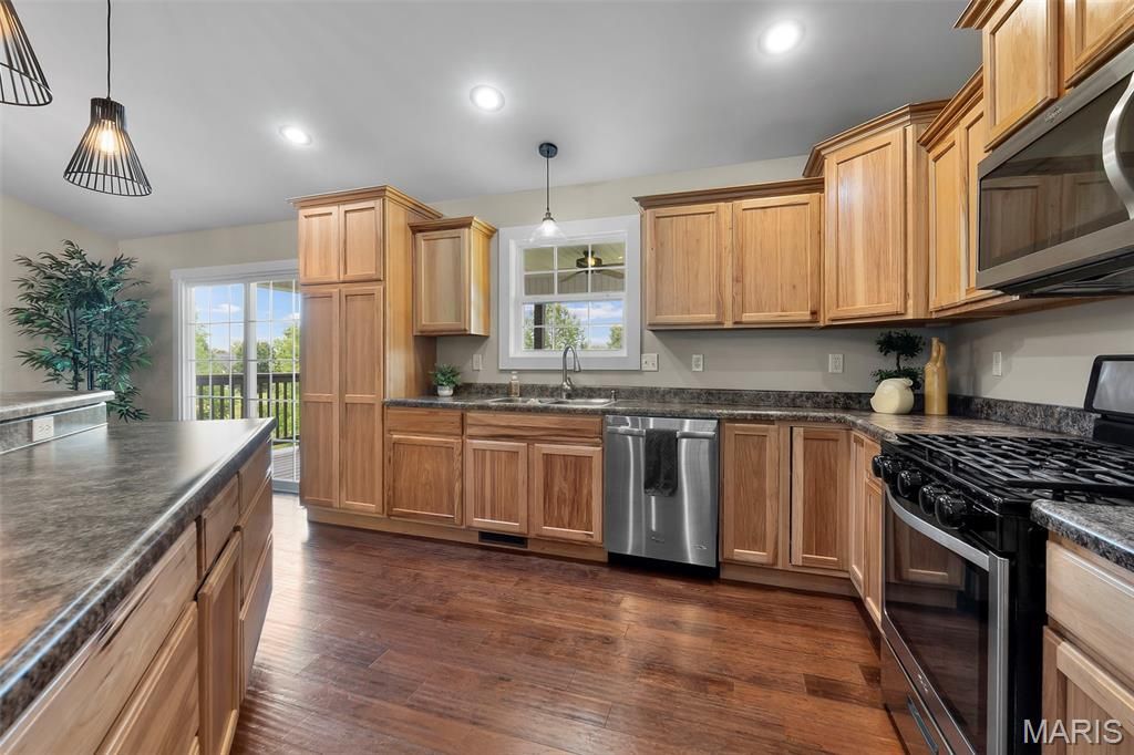 Image 22 of property listing at 100 Stull Drive, Benton, MO 63736