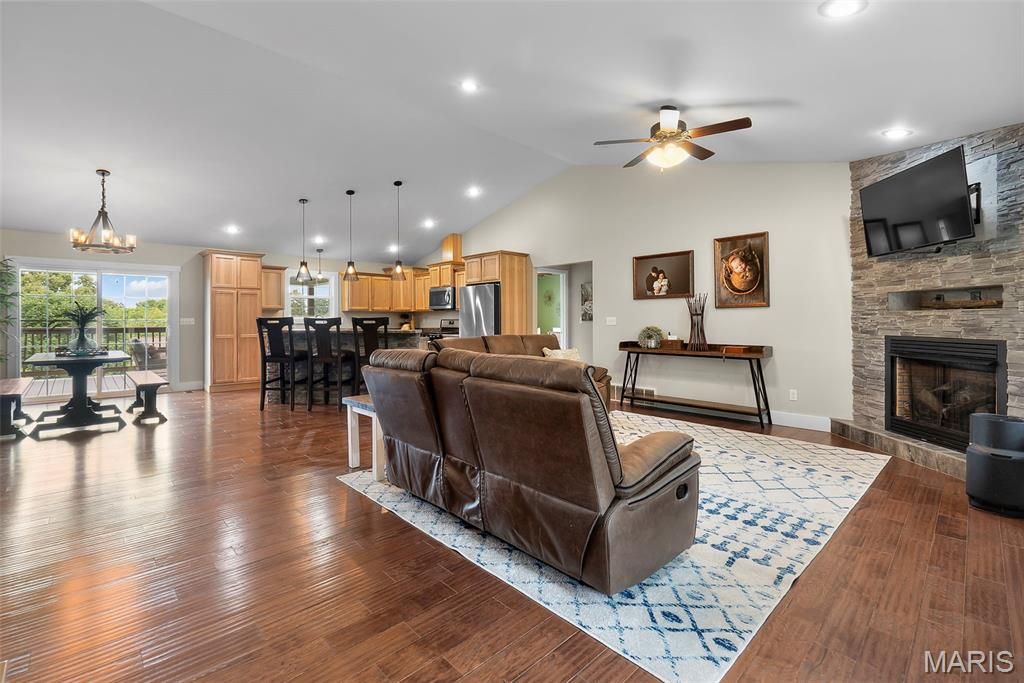 Image 25 of property listing at 100 Stull Drive, Benton, MO 63736