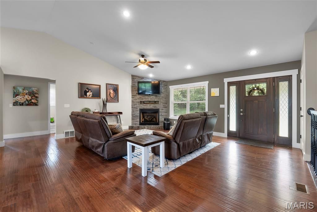 Image 28 of property listing at 100 Stull Drive, Benton, MO 63736