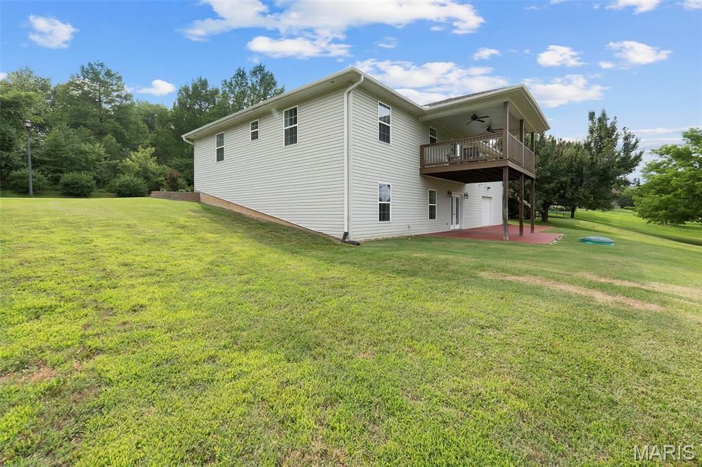 Image 6 of property listing at 100 Stull Drive, Benton, MO 63736