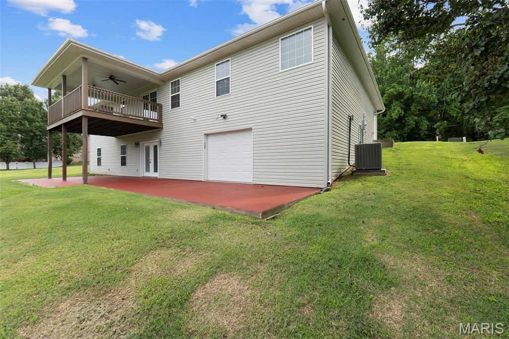 Image 9 of property listing at 100 Stull Drive, Benton, MO 63736