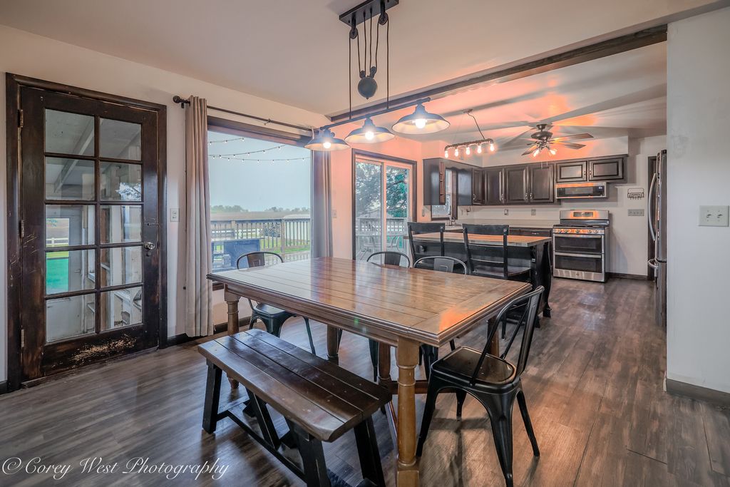 Image 11 of property listing at 8994 Illinois Route 64, Sycamore, IL 60178