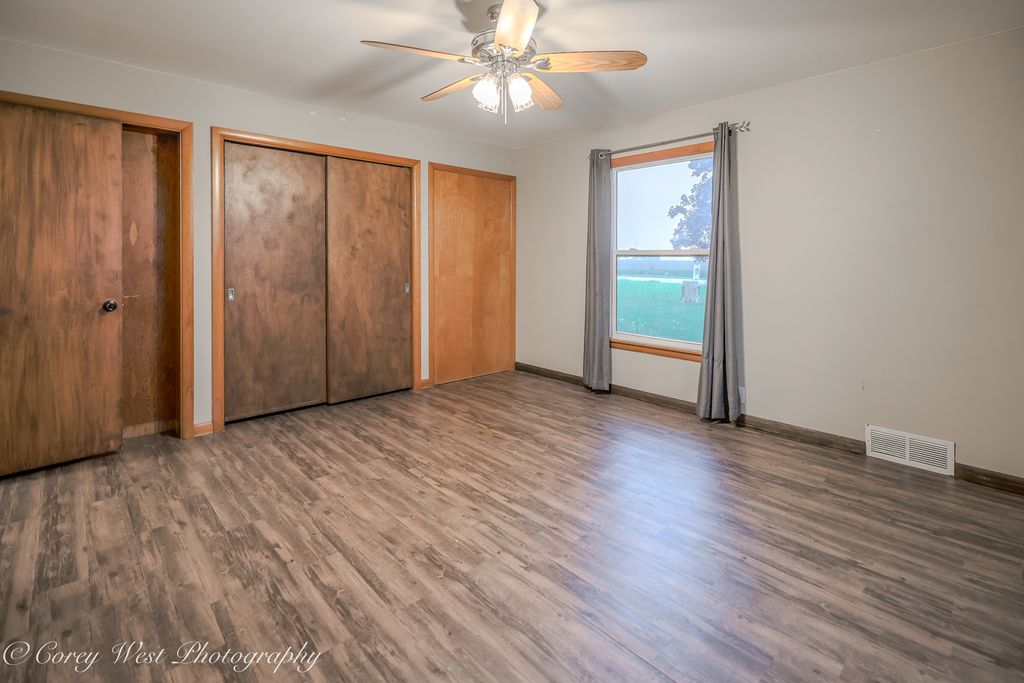 Image 16 of property listing at 8994 Illinois Route 64, Sycamore, IL 60178