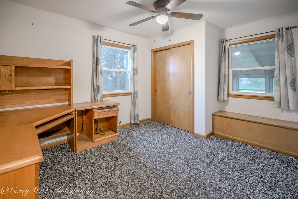 Image 18 of property listing at 8994 Illinois Route 64, Sycamore, IL 60178