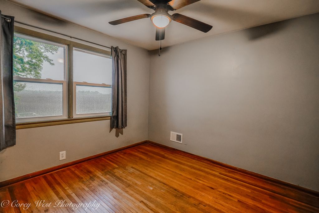 Image 22 of property listing at 8994 Illinois Route 64, Sycamore, IL 60178
