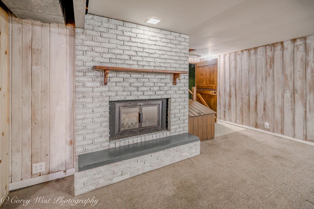 Image 28 of property listing at 8994 Illinois Route 64, Sycamore, IL 60178