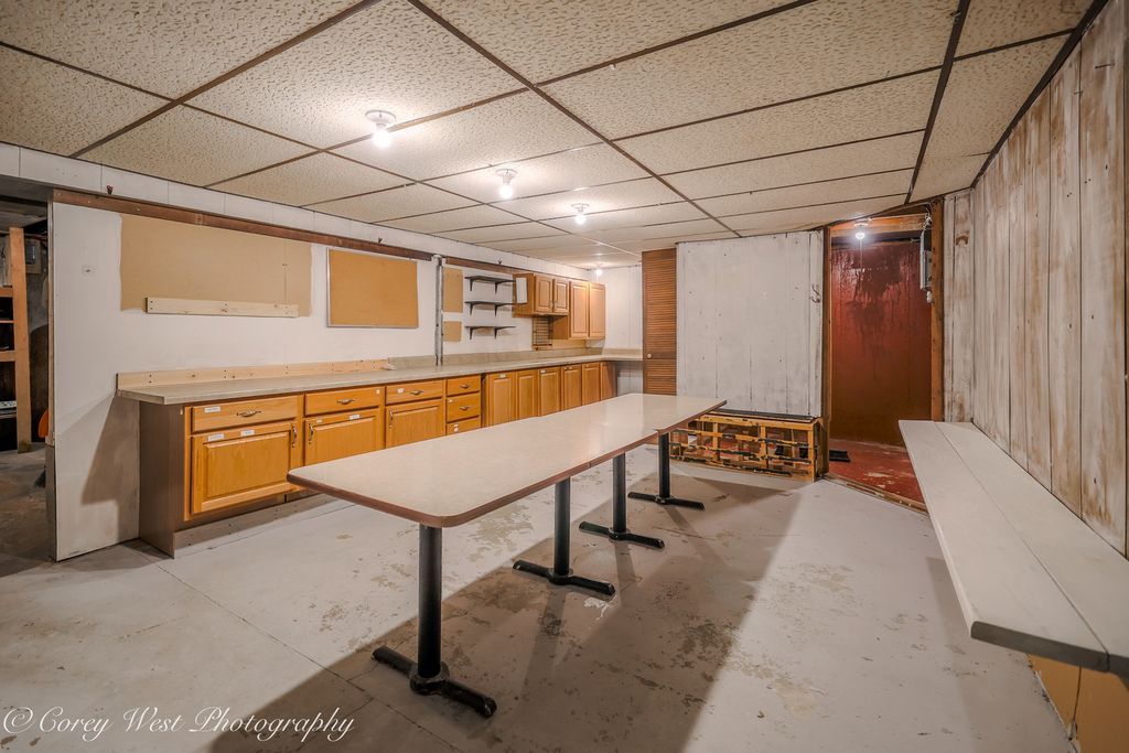 Image 31 of property listing at 8994 Illinois Route 64, Sycamore, IL 60178