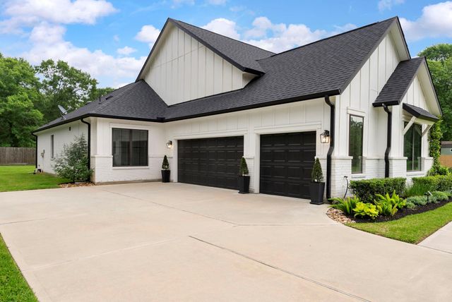 10 Double Creek Court, Willis, TX 77378