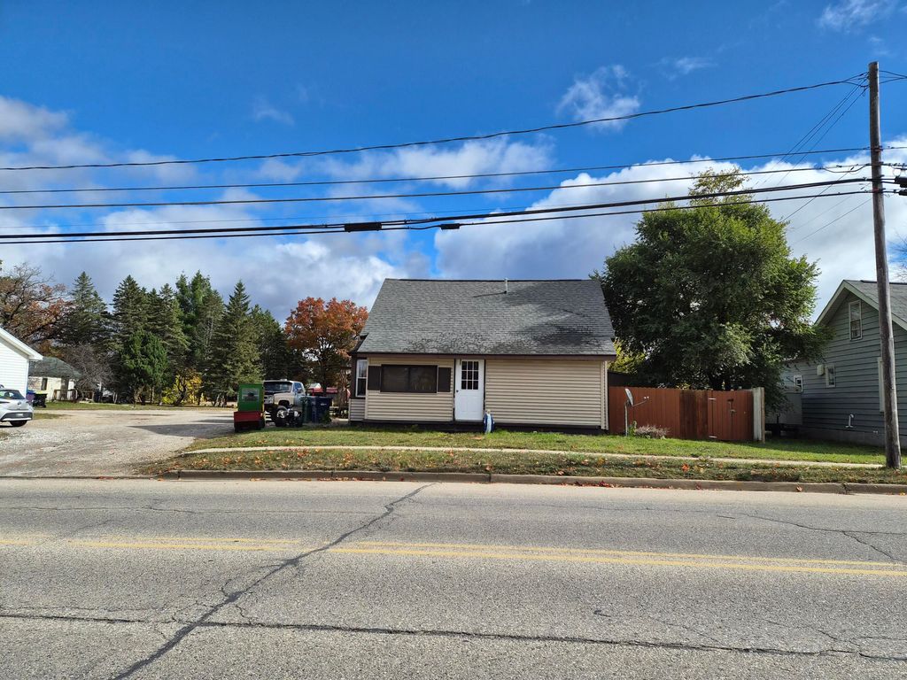 109 State Street, Grayling, MI 49738