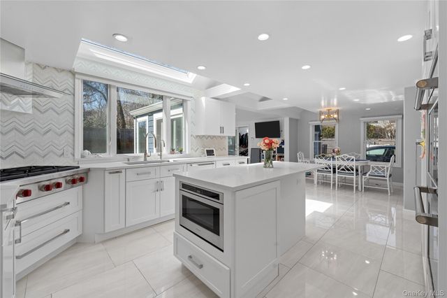 930 Smith Lane, Hewlett Neck, NY 11598