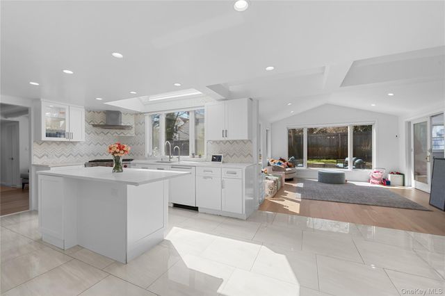 930 Smith Lane, Hewlett Neck, NY 11598