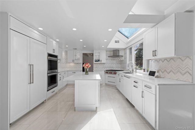 930 Smith Lane, Hewlett Neck, NY 11598