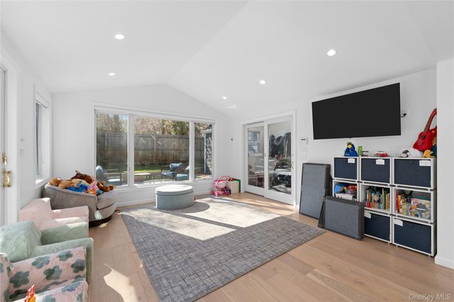 930 Smith Lane, Hewlett Neck, NY 11598