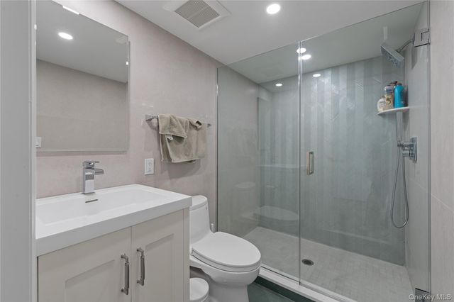 930 Smith Lane, Hewlett Neck, NY 11598