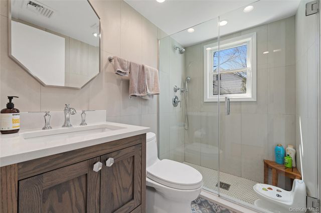 930 Smith Lane, Hewlett Neck, NY 11598