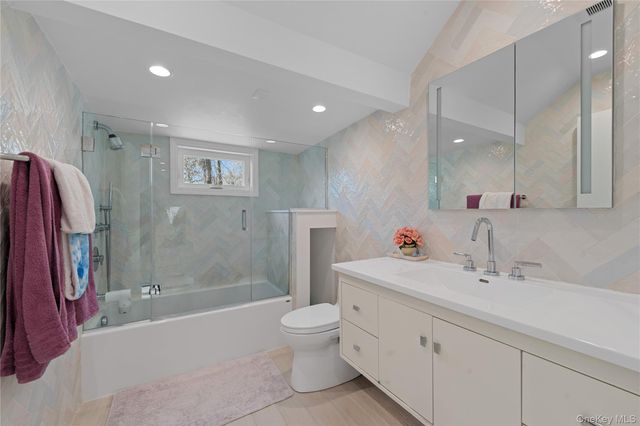 930 Smith Lane, Hewlett Neck, NY 11598