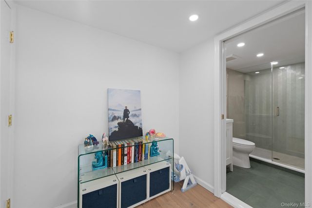 930 Smith Lane, Hewlett Neck, NY 11598