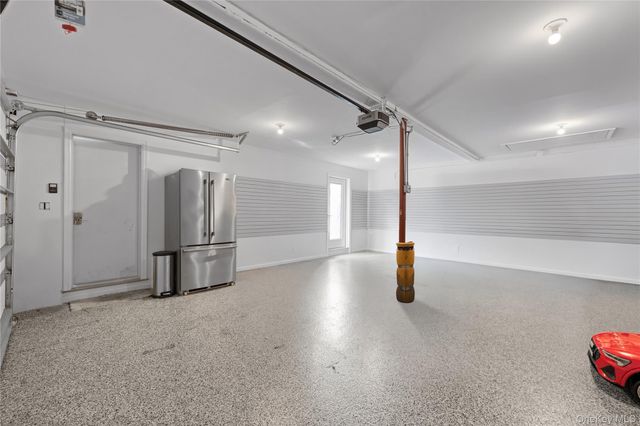 930 Smith Lane, Hewlett Neck, NY 11598