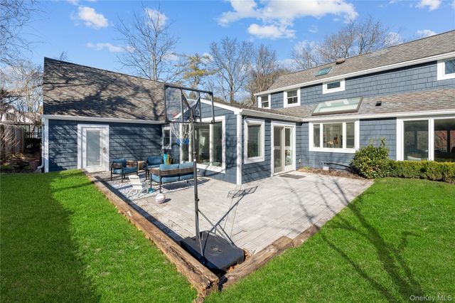 930 Smith Lane, Hewlett Neck, NY 11598