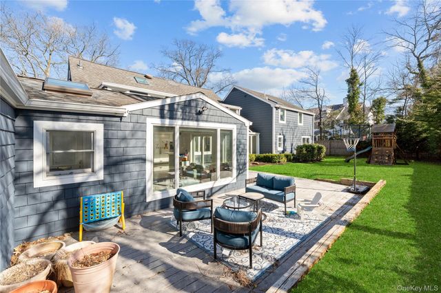 930 Smith Lane, Hewlett Neck, NY 11598