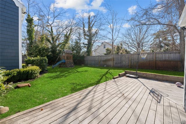 930 Smith Lane, Hewlett Neck, NY 11598