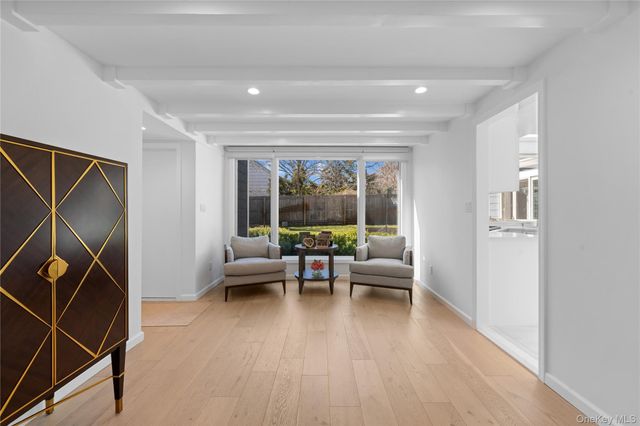 930 Smith Lane, Hewlett Neck, NY 11598