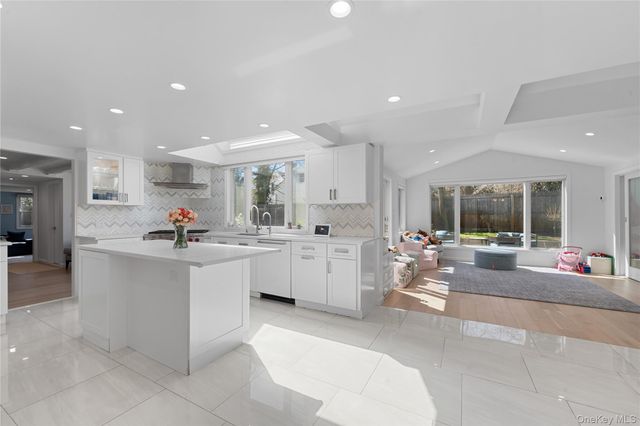 930 Smith Lane, Hewlett Neck, NY 11598