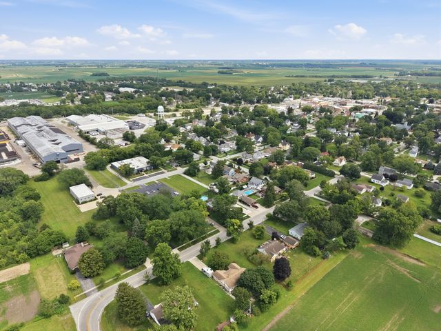 513 N West Street, Peotone, IL 60468