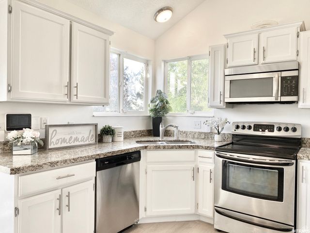 6238 W CONTADORA DR, West Valley City, UT 84128
