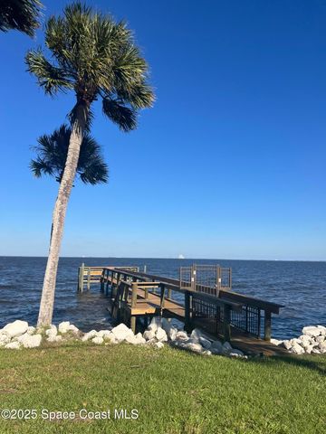 19 Lagoon Way, Titusville, FL 32780