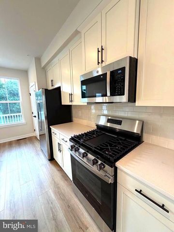 27 FOXWOOD DR, Hainesport, NJ 08036