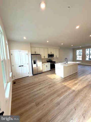 27 FOXWOOD DR, Hainesport, NJ 08036